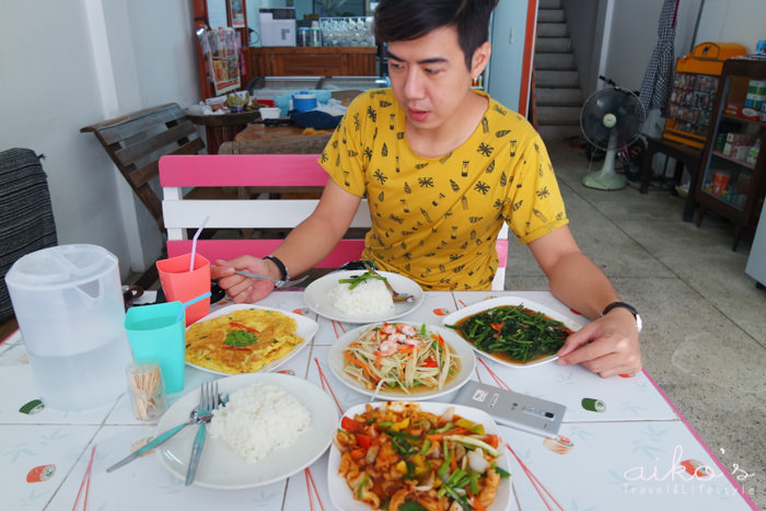 【泰國清邁】超平價在地Thai Food：三王紀念碑附近ธันย่า(Tanya)、The House Restaurant、松撇市場、Puan Restaurant。