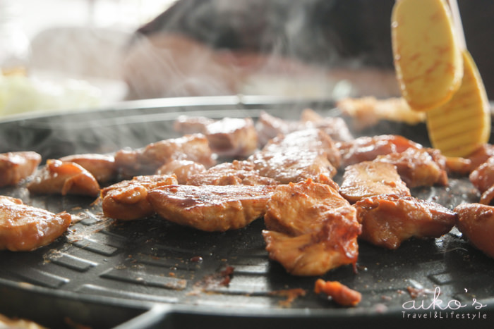 【異國料理】韓式六格烤盤＋美型卡式爐～在家輕鬆吃韓式辣炒雞加起司、烤五花肉、蒸蛋。