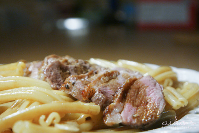 【西方料理】鴨胸巴薩米克醋義大利麵，快手上菜的宴客好料理。
