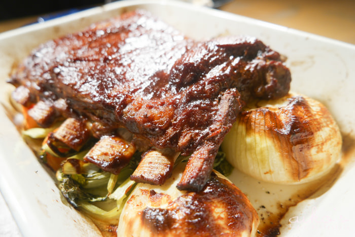 【西式料理】美式BBQ烤豬肋排，不流汗的輕鬆烤箱宴客菜。