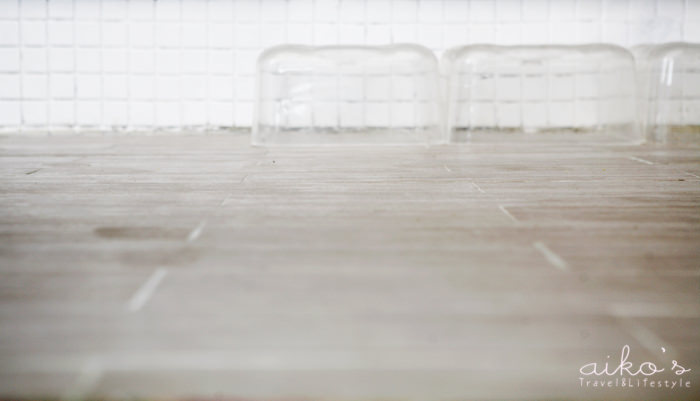 【修補DIY】白色木紋磚自己貼＋舊磚刷白漆，清爽森林系係梯廳立現。