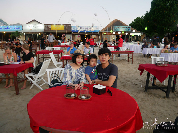 【遊峇里島】金巴蘭兩間推薦沙灘第一排餐廳：Intan Sari Cafe、Lia  Cafe海鮮燒烤夕陽晚餐。