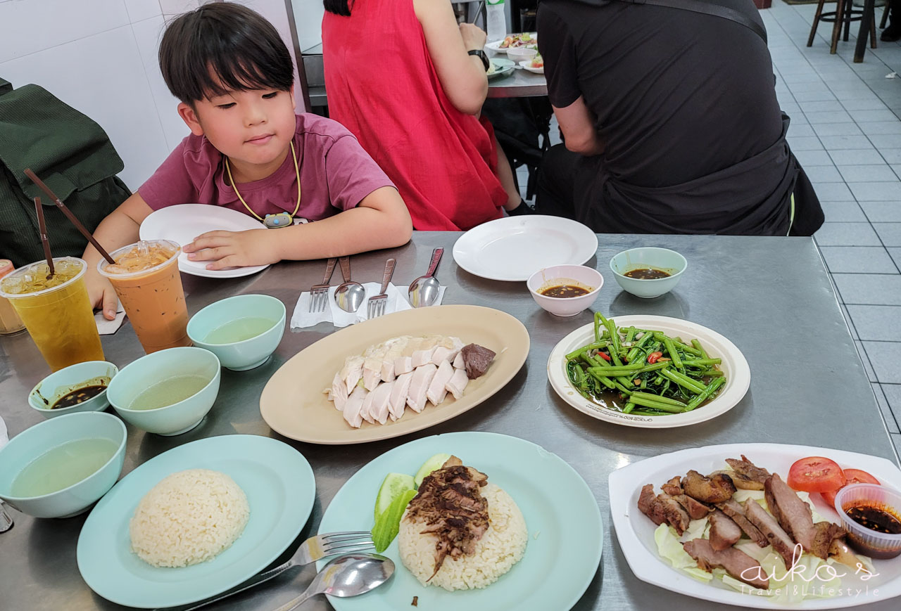 【泰國曼谷】必吃水門市場兩間海南雞飯｜必比登粉上衣：紅大哥海南雞飯、綠衣：廣興海南雞飯！