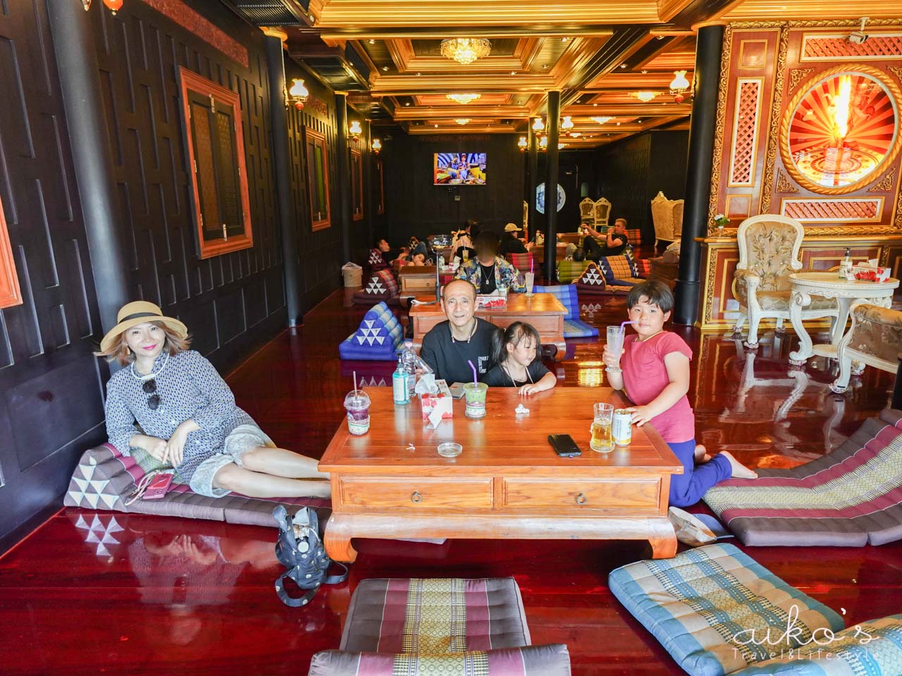 【泰國曼谷】Amphawa安帕瓦必訪咖啡廳5間｜Devaree Boutique、Chanchala Coffee、吳和順、10泰銖長眉叔叔泰奶、紅公雞旁有奶泡的泰奶。