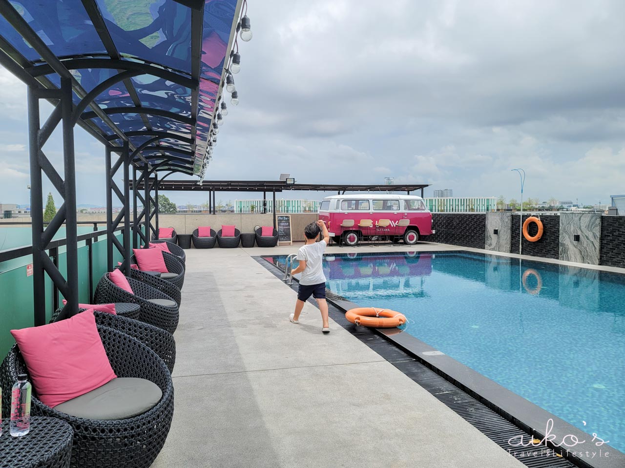 【遊芭達雅】GLOW Pattaya｜光輝飯店，一人一晚只要100多還有泳池，CP值超高！