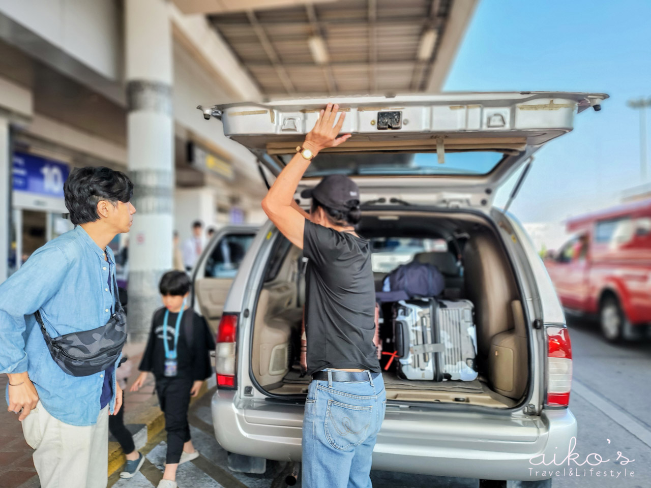 【泰國清邁】機場往返市區的7種交通方式｜帶孩子、行李多直接預約機場接送最方便。