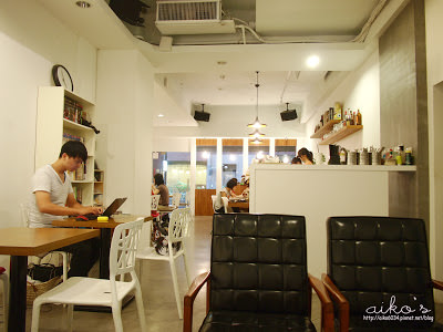 【午茶時光】HUG CAFE 喝個咖啡吧～CP值還不錯的小藝廊！