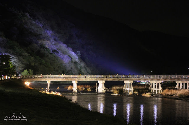 【日本關西】京都嵐山花燈路，夜裡的渡月橋好美，大玉糰子超好吃。