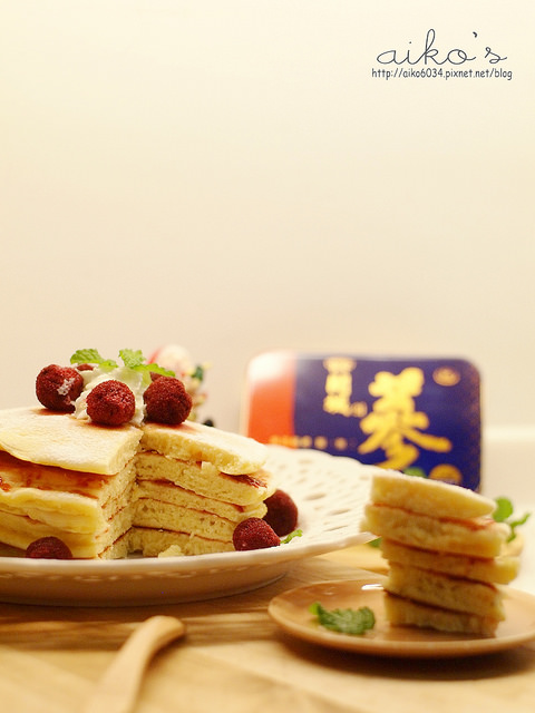 【烘焙甜點】耶誕甜點～茶家鬆餅粉化身超夢幻鬆餅甜點：莓果煎鍋蛋糕～
