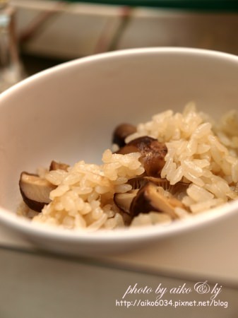 【中式料理】新鮮輾製用心的米厝好米，作出溫暖的野菇炊飯～