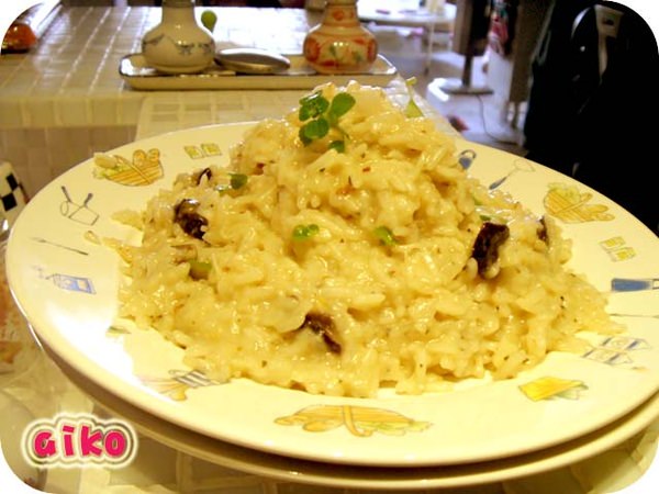 【西式料理】簡單卻又超好吃的起司野菇燉飯～